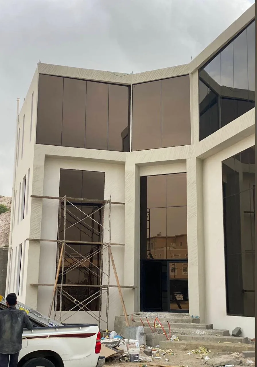زجاج ثابت سكريت مركّب على الاستيل